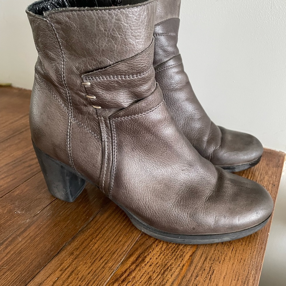 Grey boots